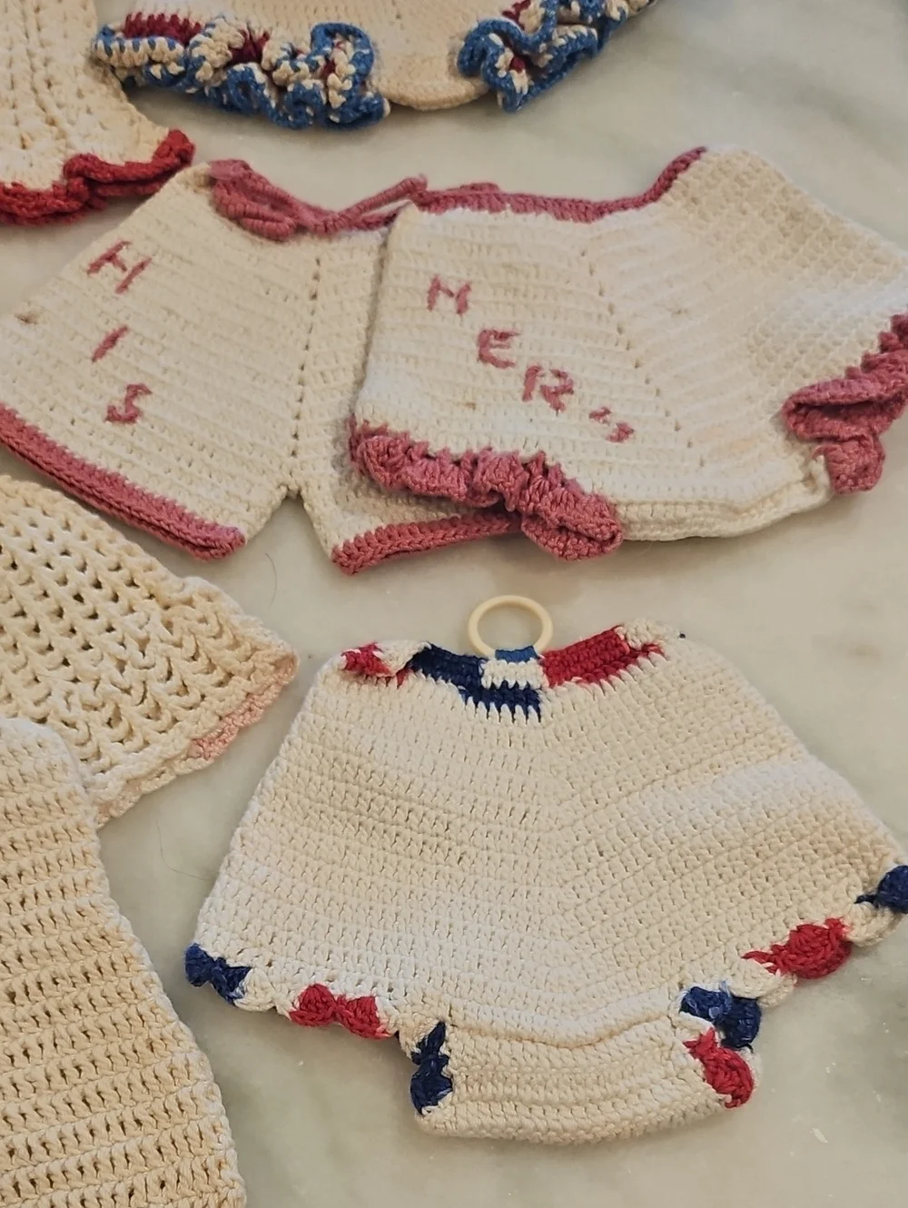VINTAGE CROCHETED POTHOLDERS LOT OF (10)